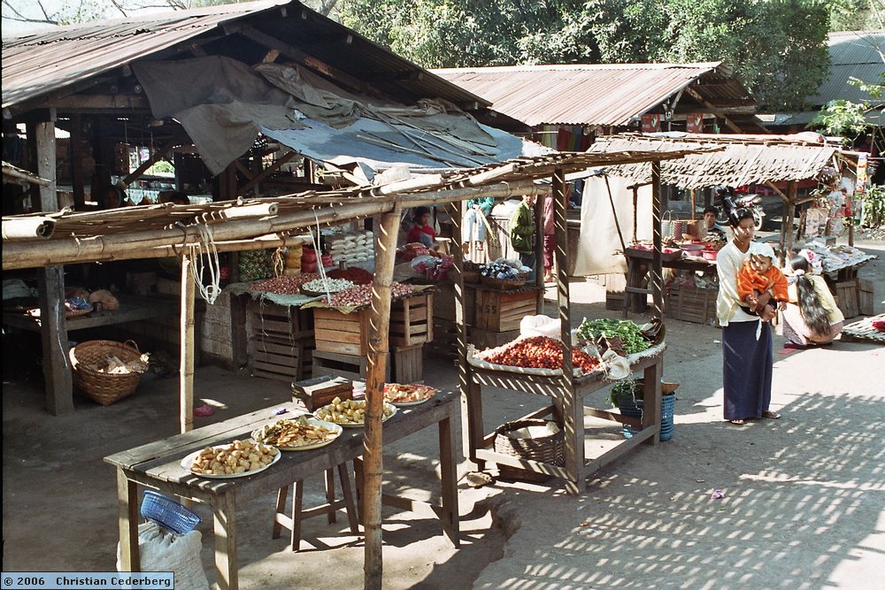 2006-02-12 (13) Namtu - Market.jpg