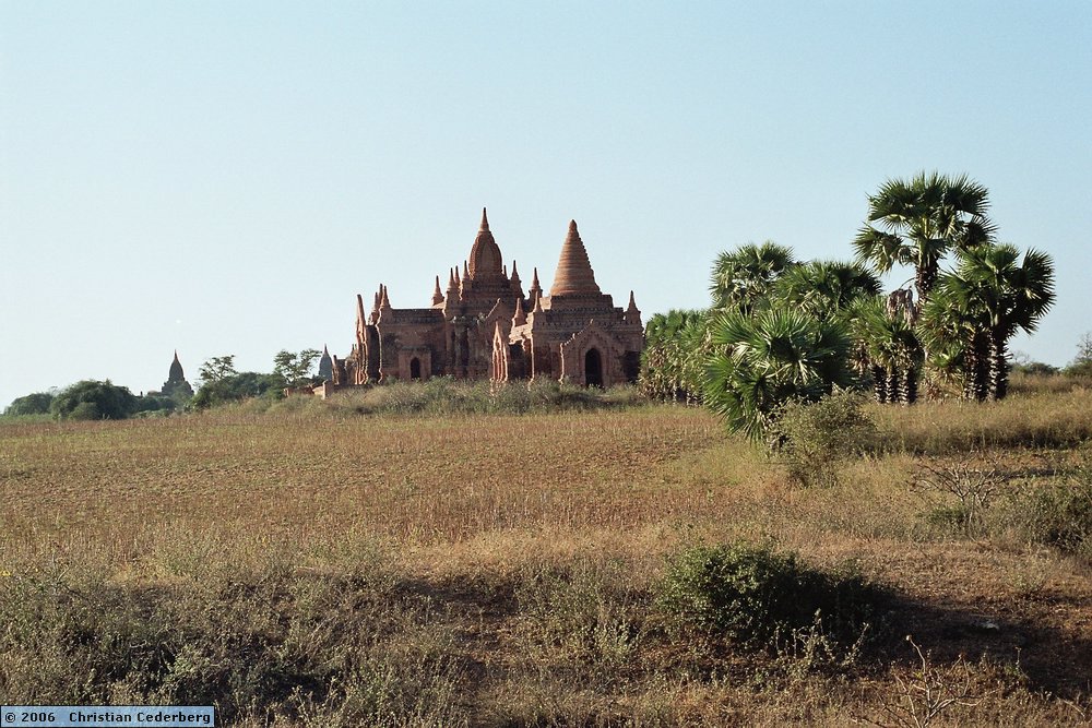 2006-02-14 (23) Old Bagan - Pagodas.jpg