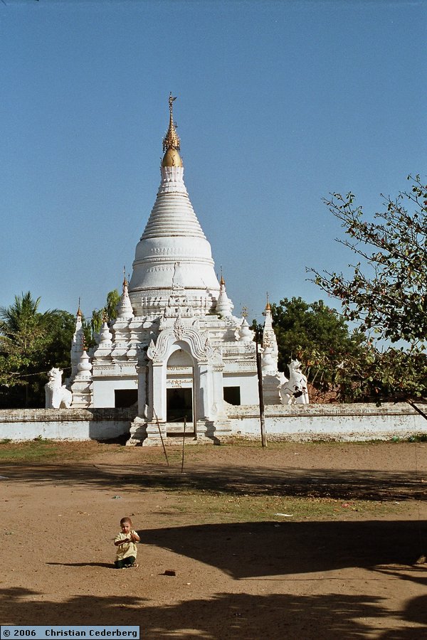 2006-02-14 (33) New Bagan - Pagoda.jpg