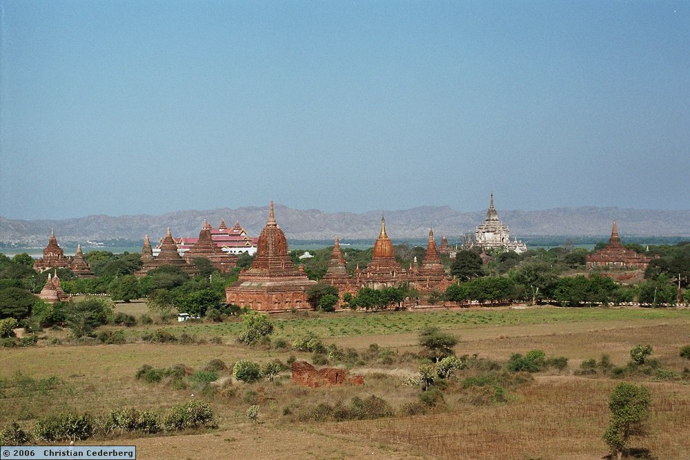 2006-02-14 (42) Old Bagan - Pagodas.jpg