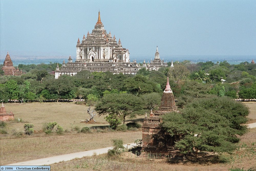 2006-02-14 (45) Old Bagan - Pagodas.jpg