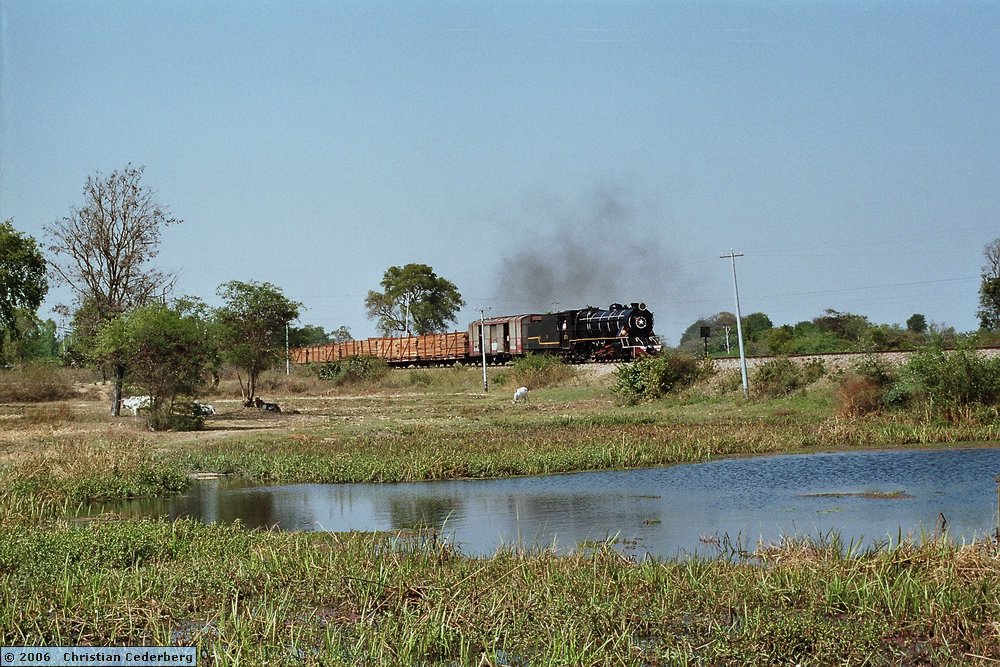 2006-02-15 (16) YD973 with teaktree train between Yame Thin and Nyaunglun.jpg