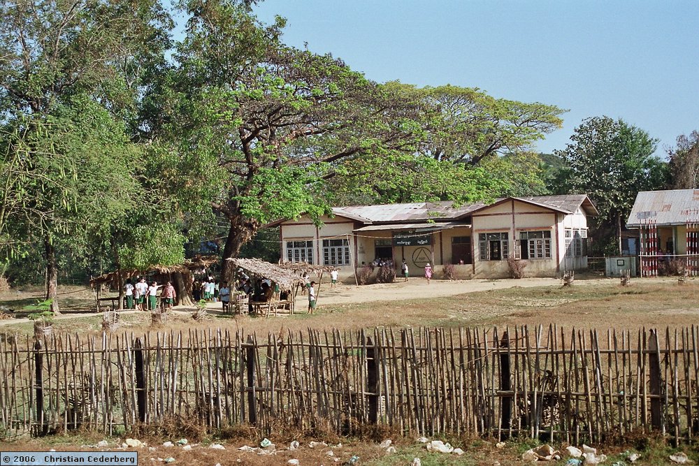 2006-02-17 (01) Kyaikhla village school.jpg