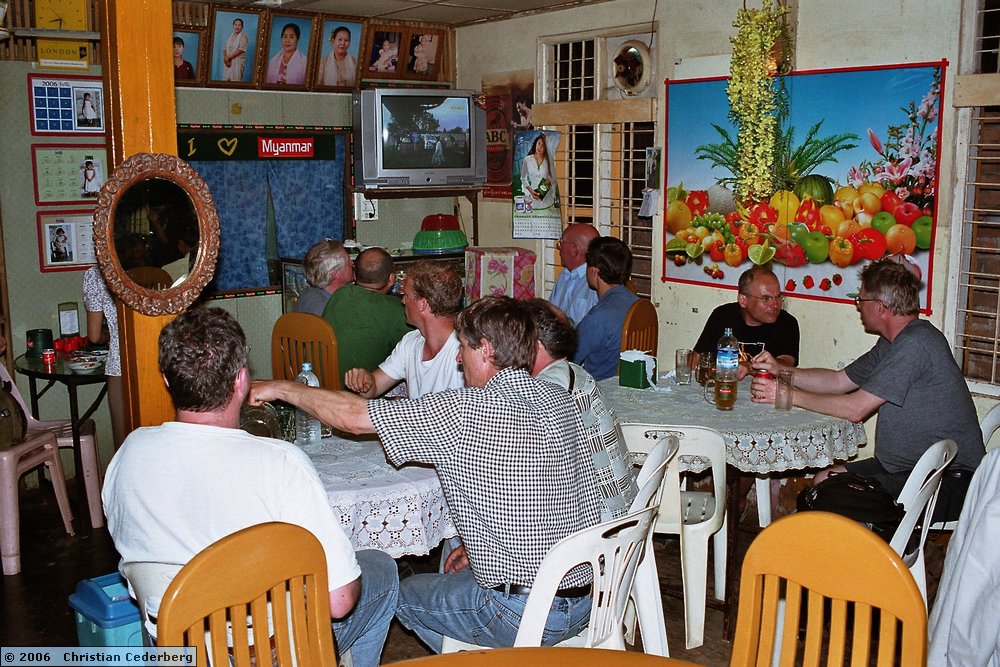 2006-02-17 (17) Diner in Bago.jpg