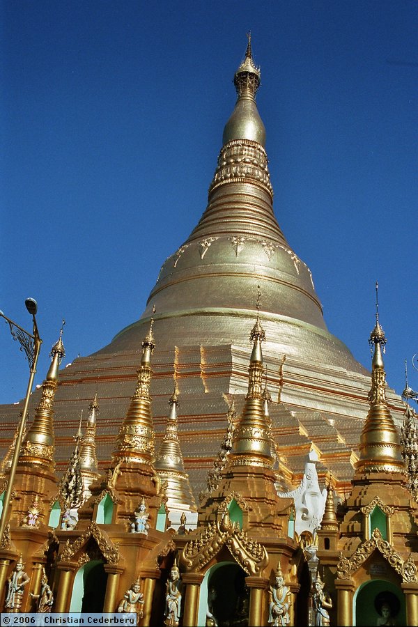 2006-02-22 (05) Rangoon - Shwedagon Pagoda.jpg