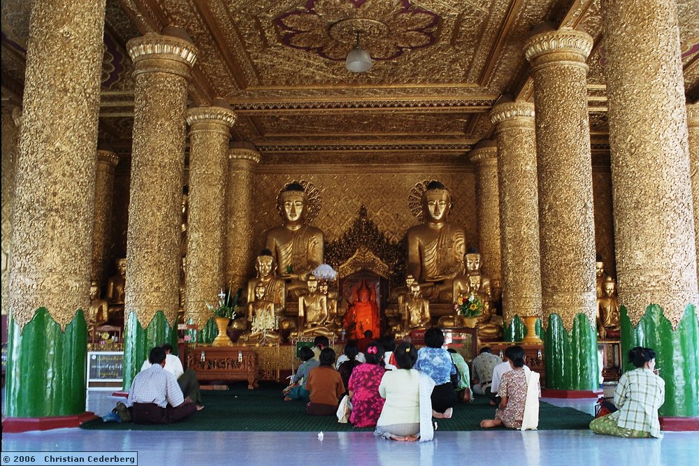 2006-02-22 (13) Rangoon - Shwedagon Pagoda.jpg