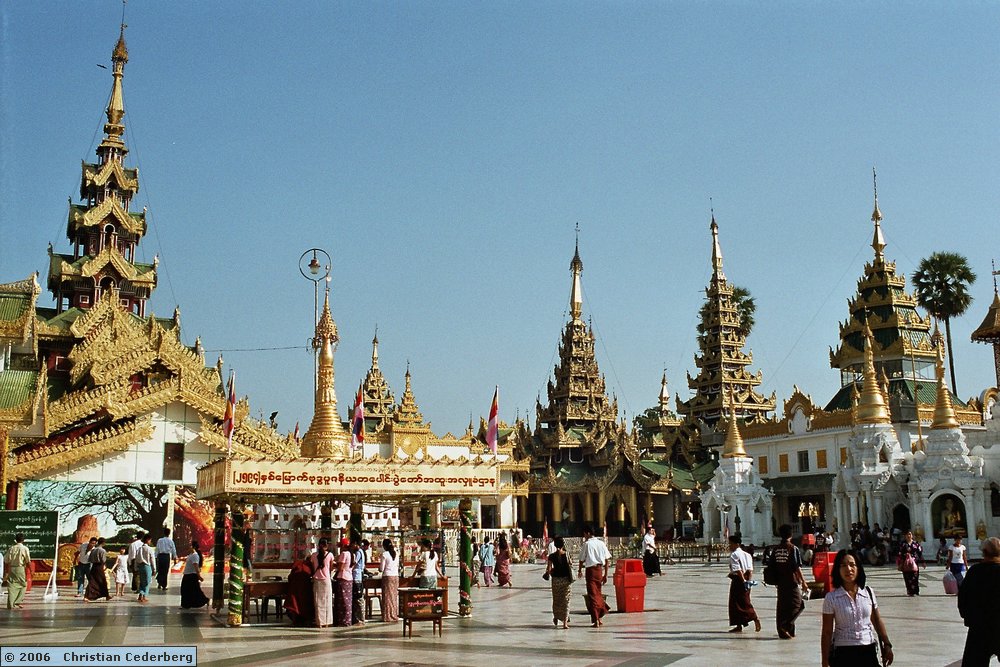 2006-02-22 (14) Rangoon - Shwedagon Pagoda.jpg
