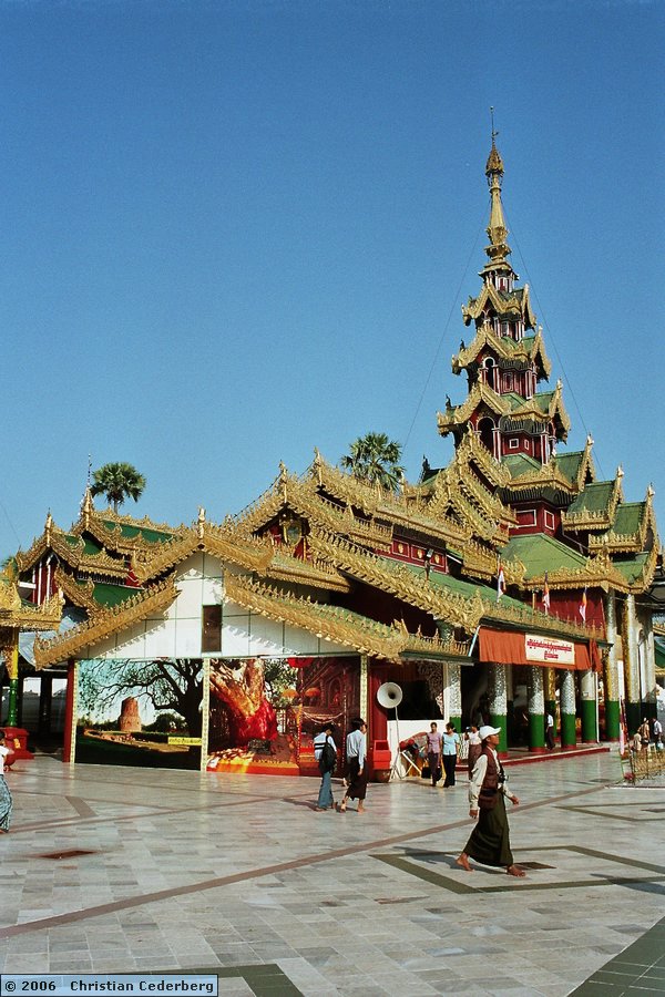 2006-02-22 (16) Rangoon - Shwedagon Pagoda.jpg