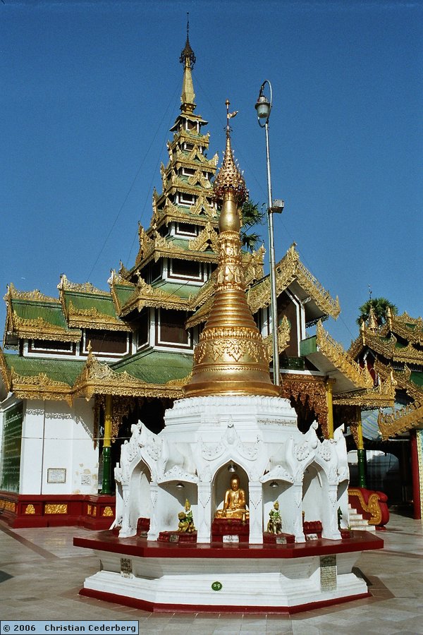 2006-02-22 (17) Rangoon - Shwedagon Pagoda.jpg