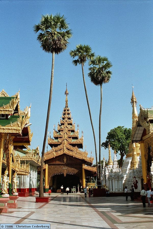 2006-02-22 (19) Rangoon - Shwedagon Pagoda.jpg