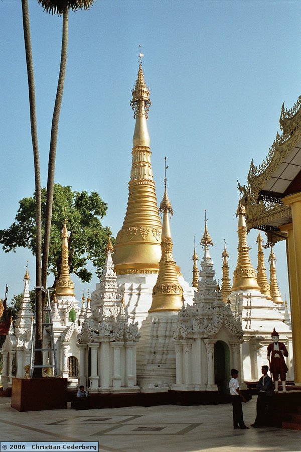2006-02-22 (20) Rangoon - Shwedagon Pagoda.jpg