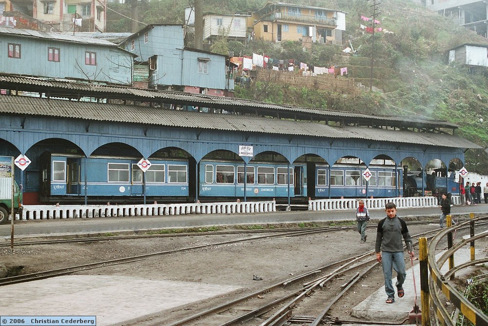 2006-02-25 (07) Darjeeling station.jpg