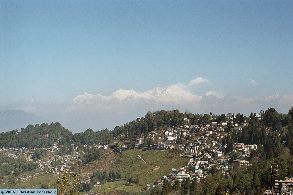 2006-02-28 (02) Darjeeling - Vista with the Himalayas.jpg