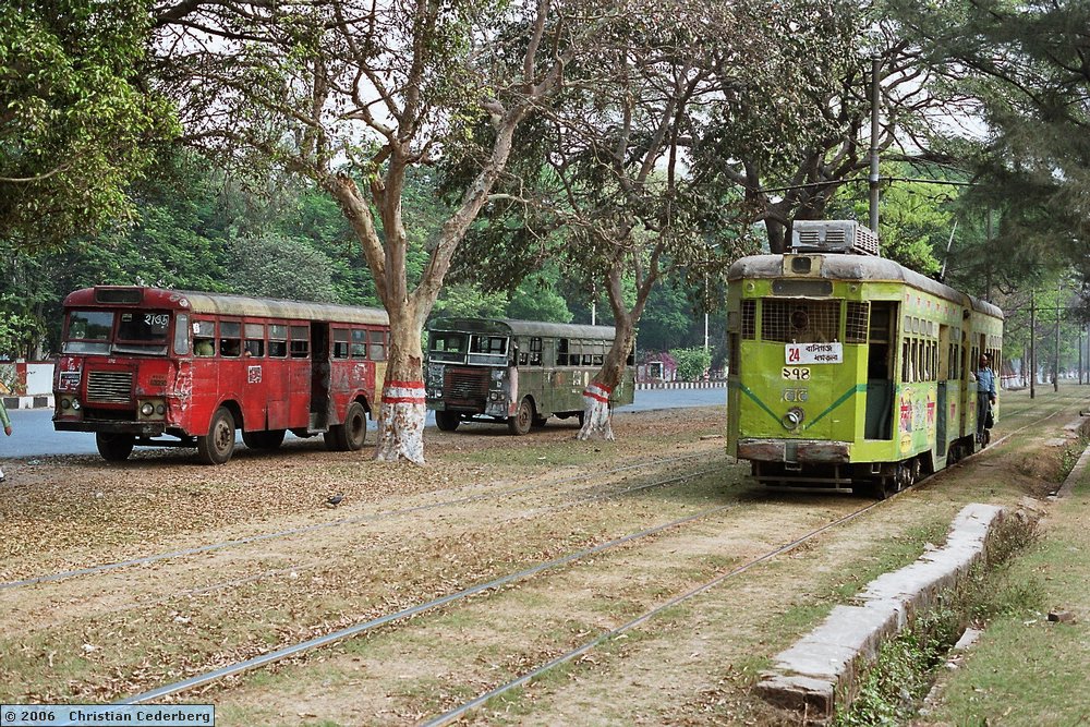 2006-03-01 (13) Calcutta - Streetcars.jpg