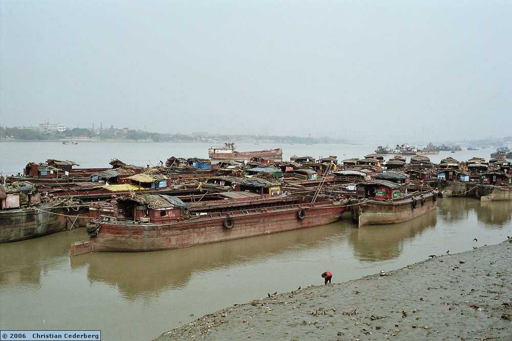 2006-03-01 (18) Calcutta - Hooghly river.jpg