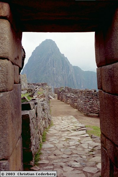 2003-09-04 Midt inkaruinen Macchu Picchu.jpg