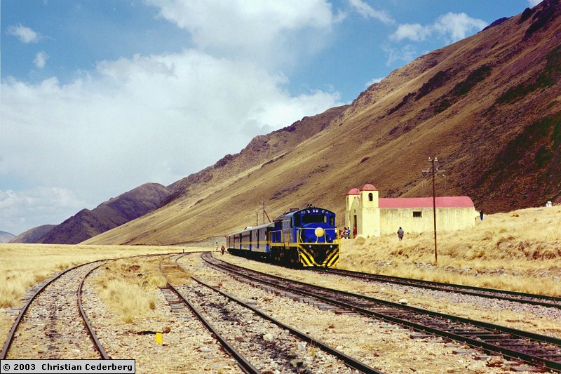 2003-09-06 La Raya med tog til Cusco.jpg
