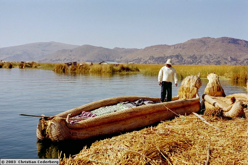 2003-09-07 Sivbåd på Titicaca søen.jpg