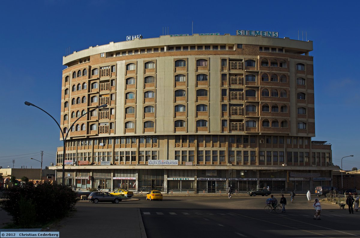2012-12-18 08.12 Office building Asmara.jpg