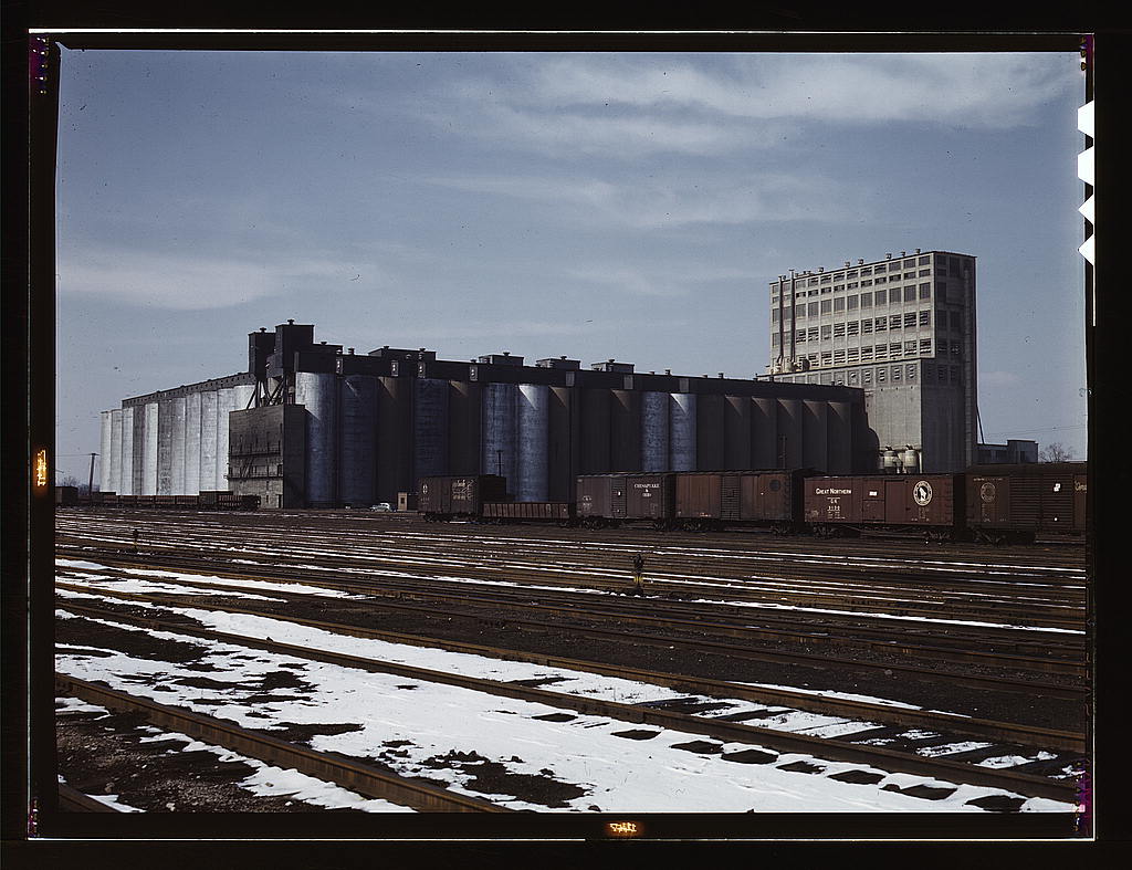 The giant 10 million bushel grain elevator of the Santa Fe R.R., Kansas.jpg