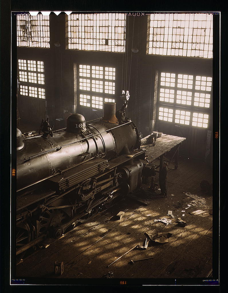 C & NW. RR, working on a locomotive at the 40th street railroad shops, Chicago, Ill.jpg