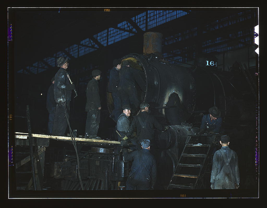 Working on the boiler of a locomotive at the 40th street shops of the C & NW RR, Chicago, Ill  .jpg