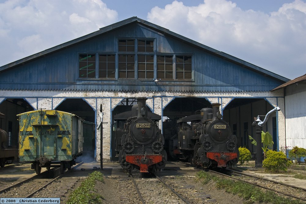 2008-08-02 13.19 B2502 and B2503 at Ambarawa Railway Museum.jpg