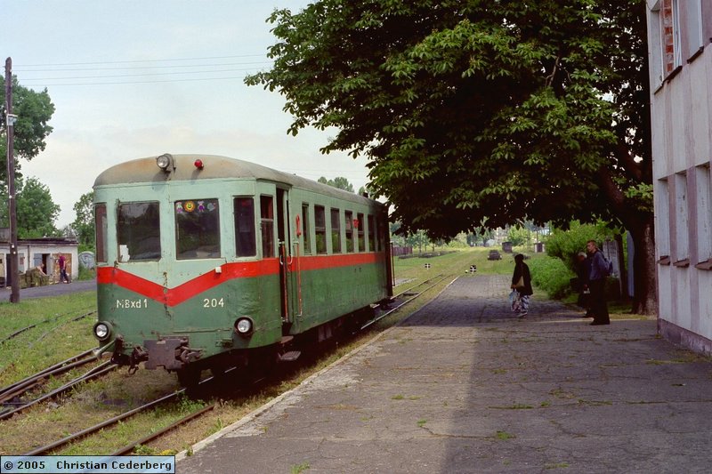 2005-06-20 (01) MBxd1-204 at the platform at Krosniewice.jpg