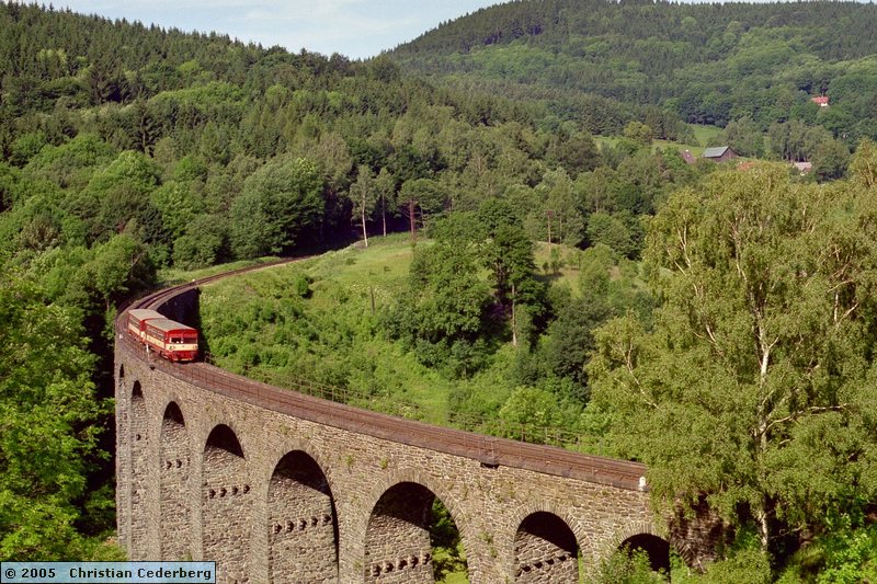 2005-06-24 (21) Novina viaduct with passenger train Ceska Lipa - Liberec.jpg