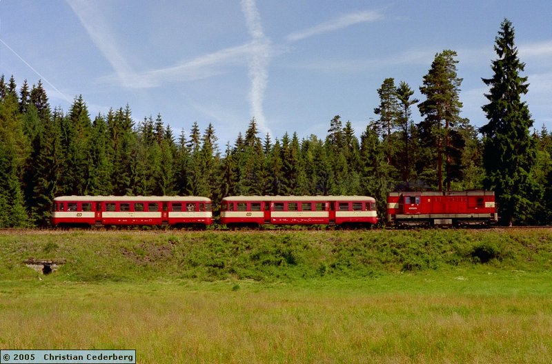 2005-06-24 (22) Passenger train north of Ceska Lipa and east of Ceska Kamieniece.jpg