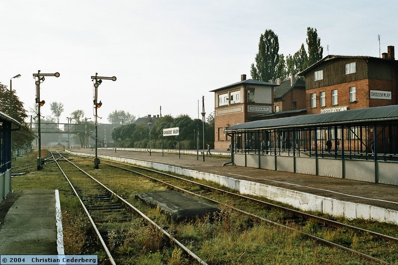 2004-10-05 Grodzisk Station.jpg