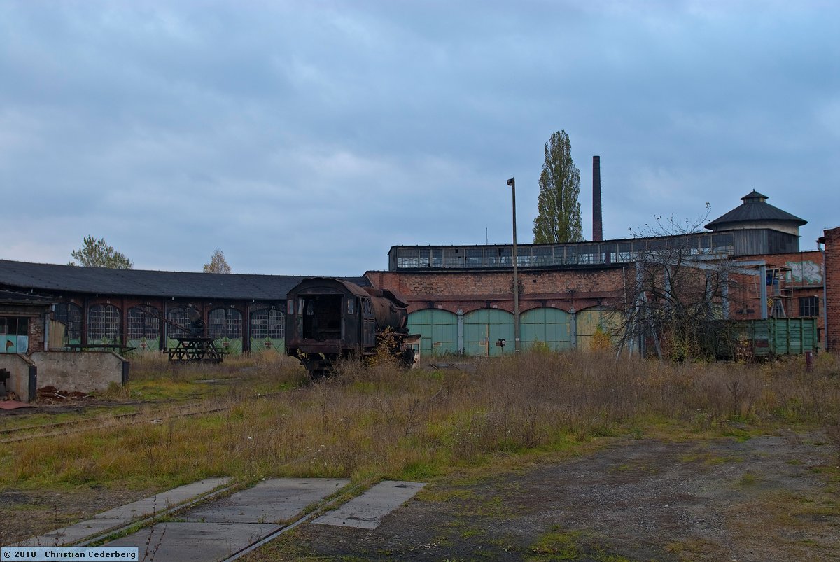 2010-10-22 16.26 Gniezno Depot.jpg