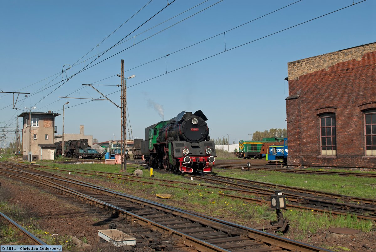 2011-04-20 14.51 Ol49-59 being turned at Leszno.jpg