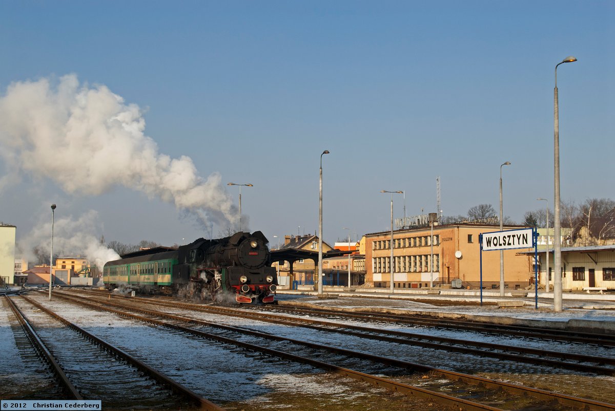 2012-02-05 12.34 Ol49-59 heating its train at Wolsztyn.jpg