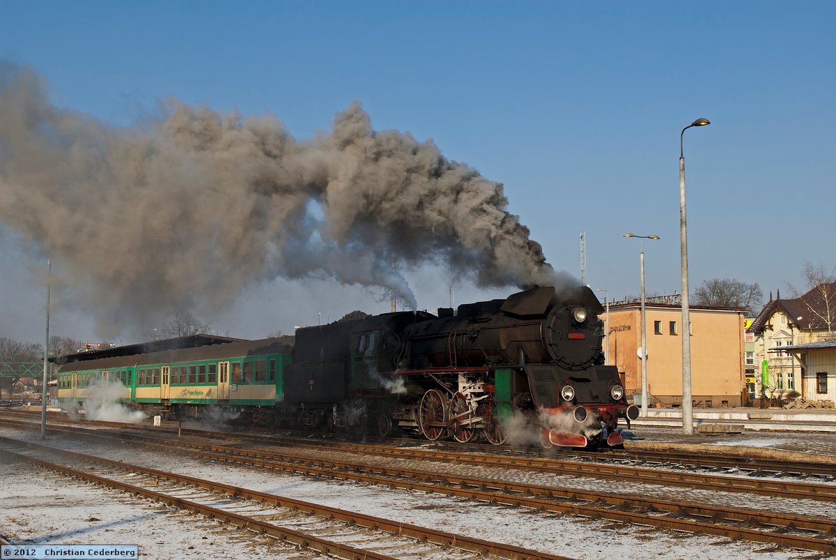 2012-02-05 12.45 Ol49-59 heating its train at Wolsztyn.jpg