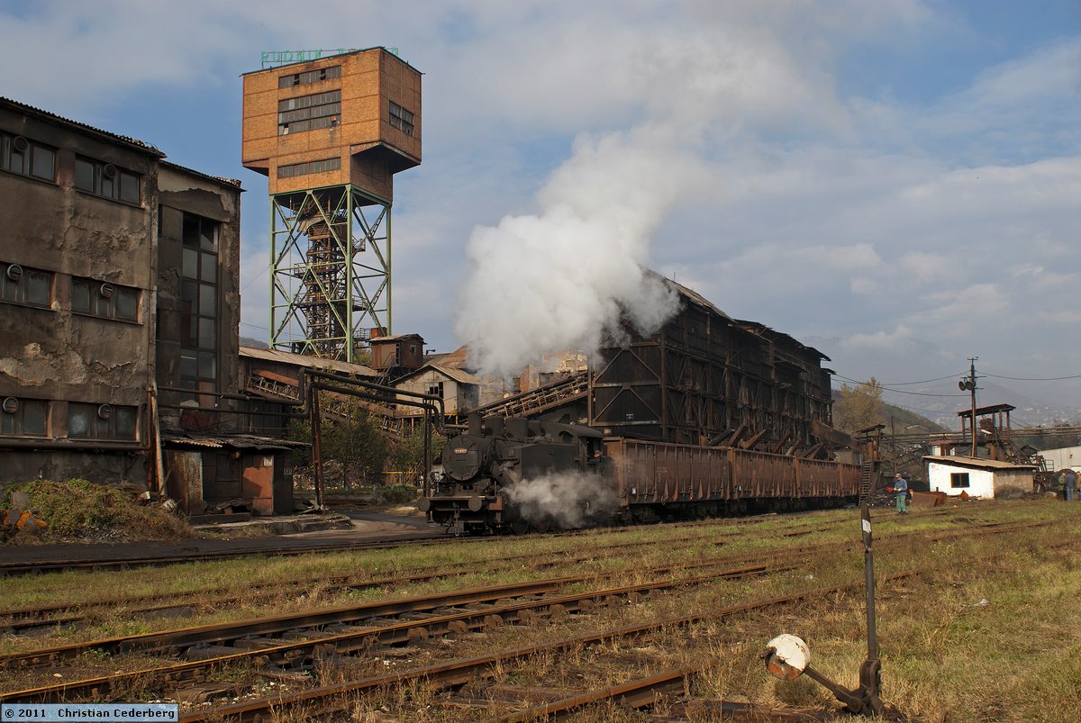 2011-10-25 10.45 62.633 shunting at Zenica Coal Mine.jpg