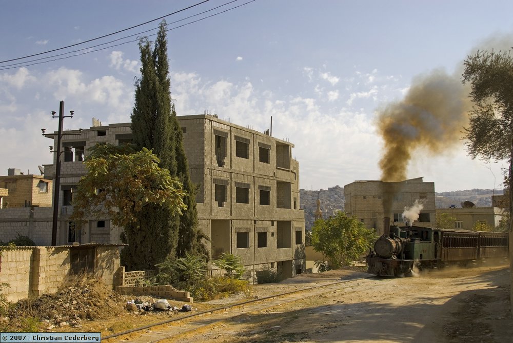 2007-10-15 (01) SLM 130-754 storming out of Damascus - Al Hameh station.jpg