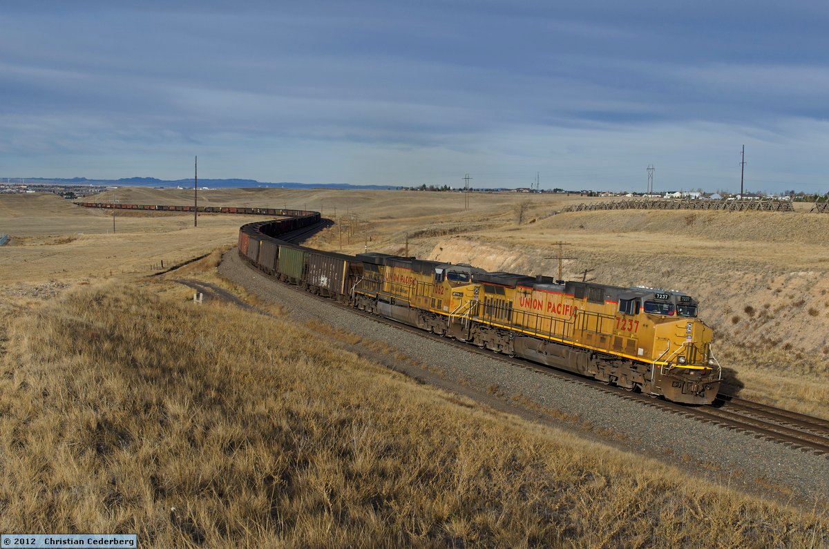 2012-11-05 08.20 UP 7237 on Archer Hill East of Cheyenne.jpg