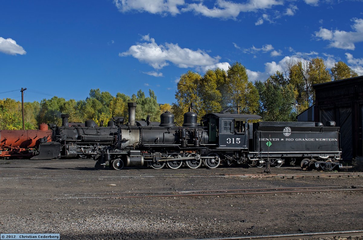 2013-09-25 16.43 DRGW 487 and 315 at rest in Chama New Mexico.jpg