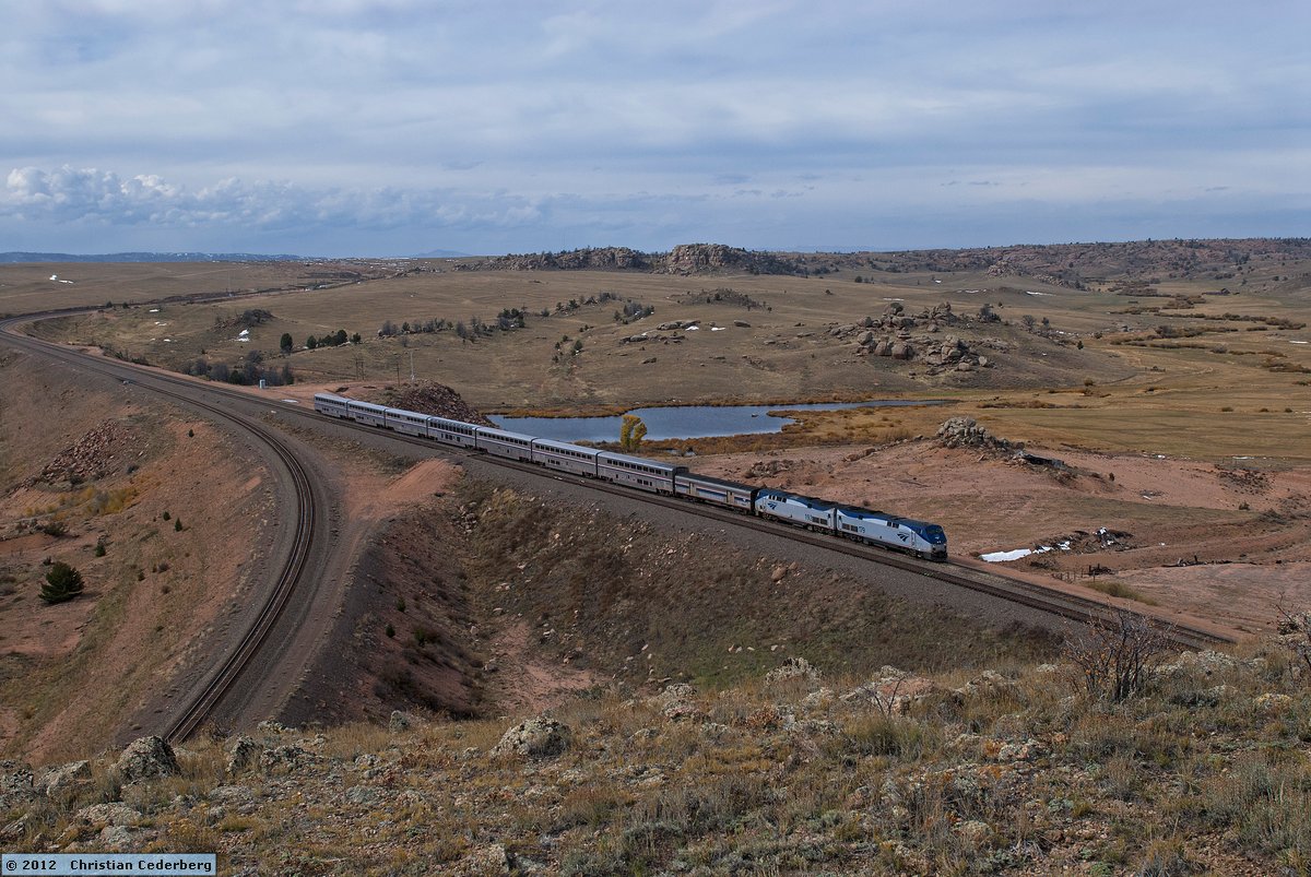 2013-10-09 12.50 Amtrak no. 6 California Zephyr at Dale Junction, Wyoming.jpg